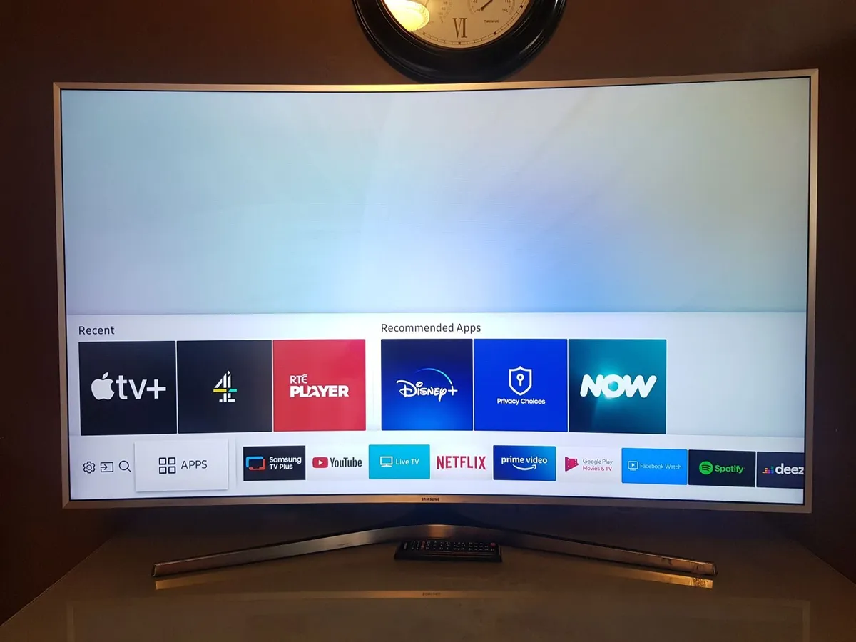 49'' Samsung Curve HD HDR 4K Freeview HD Smart LED - Image 3