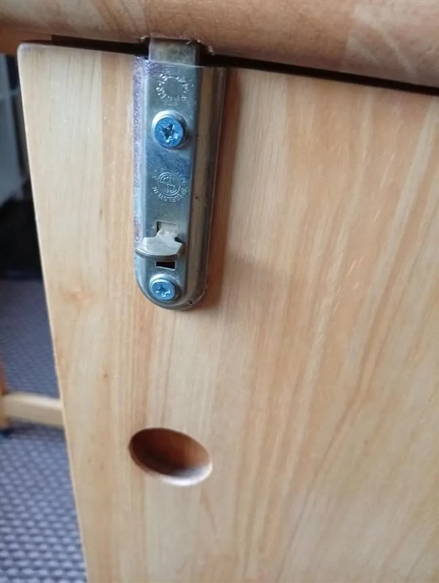 Folding Table and chairs - Image 3