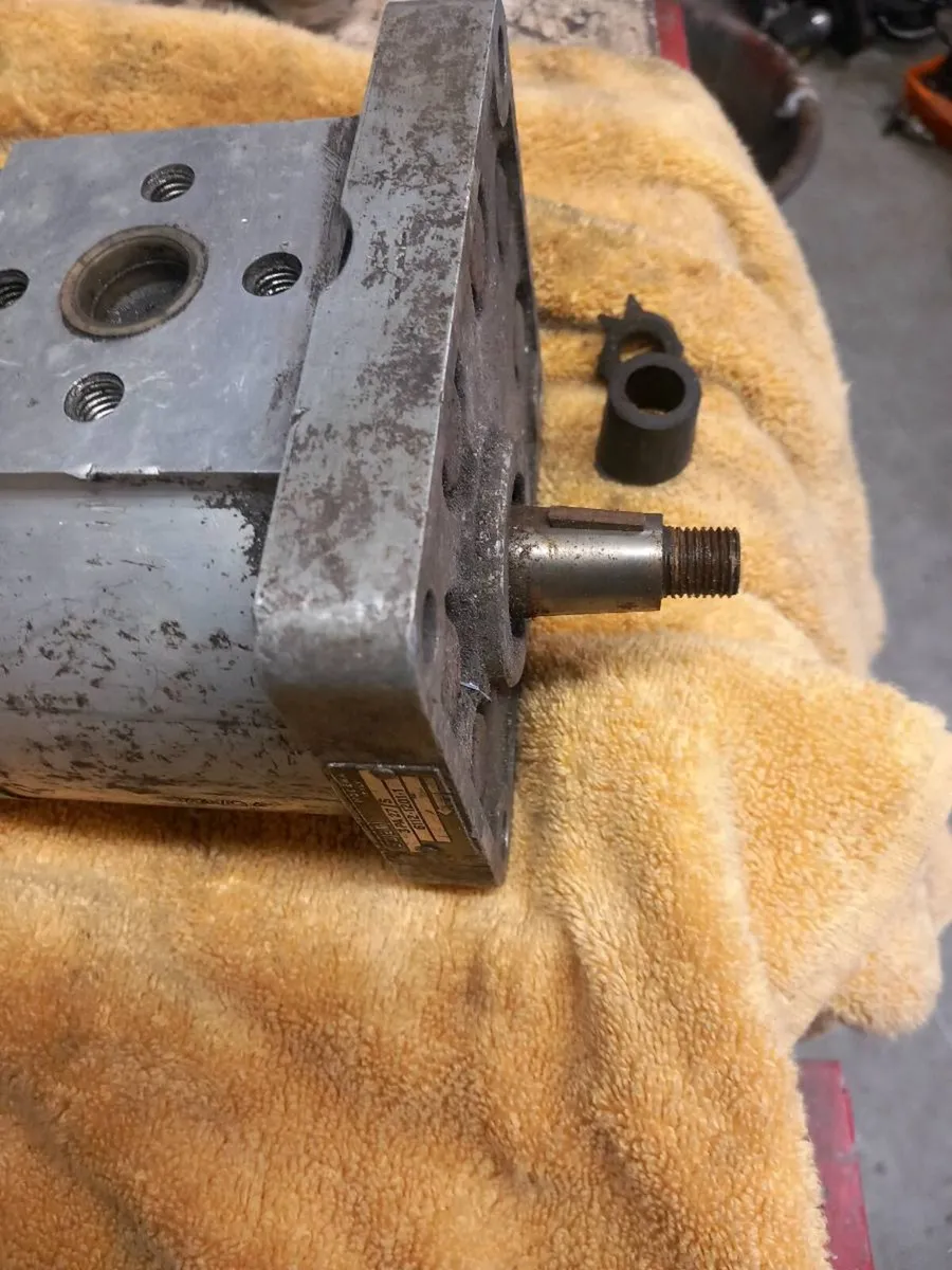 Hydraulic pump - Image 4