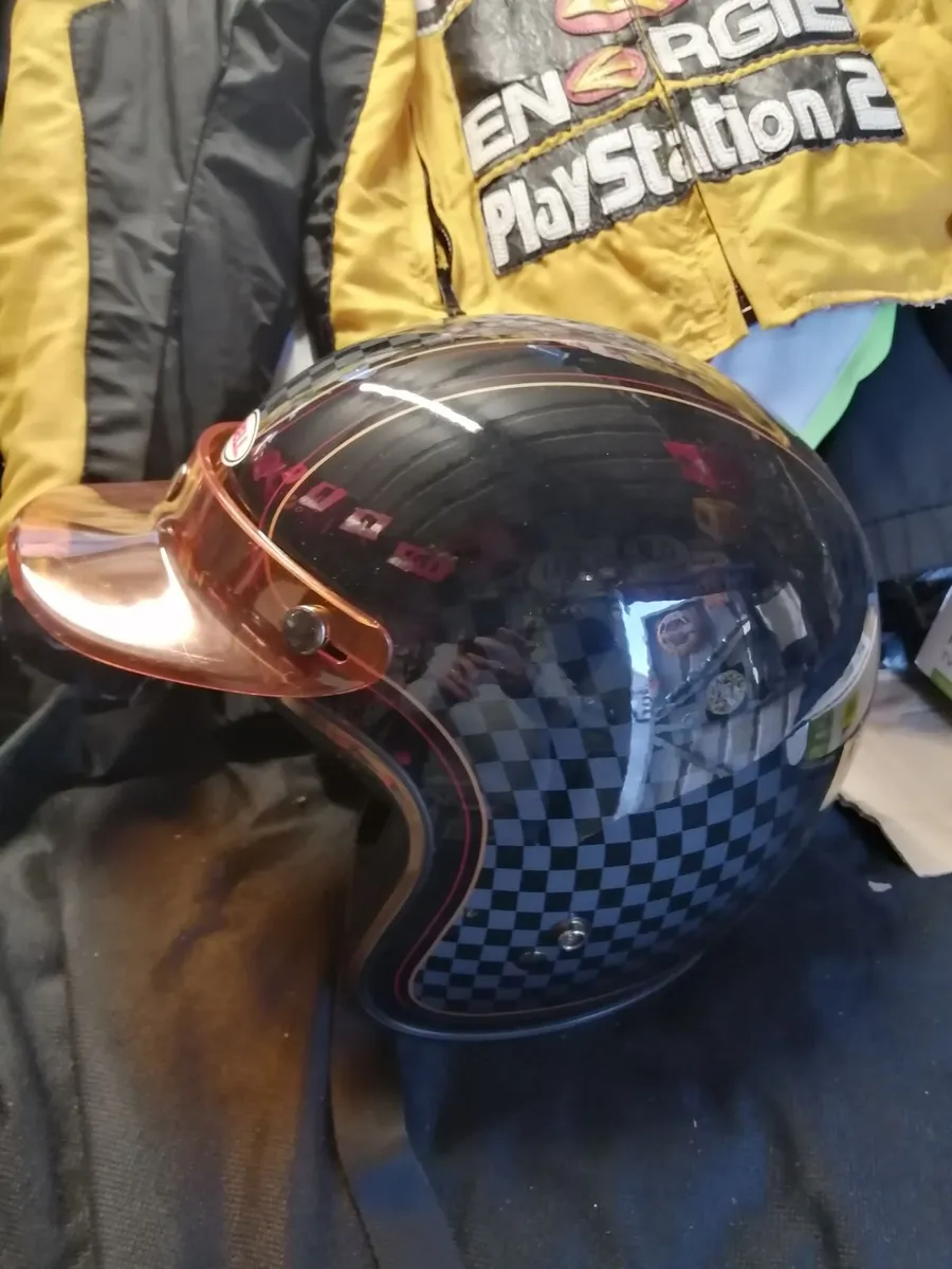 Bell motorcycle helmet - Image 1