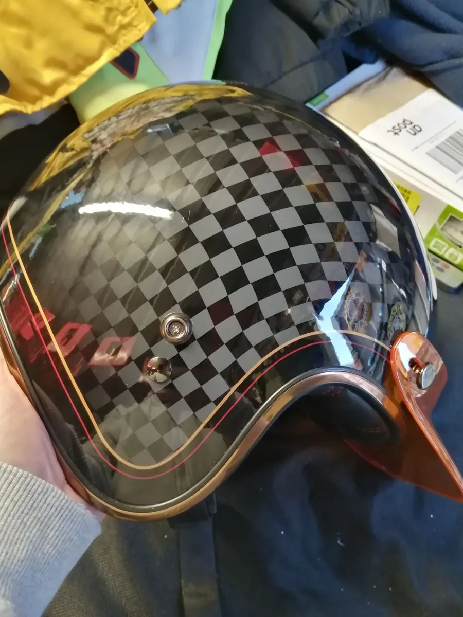 Bell motorcycle helmet - Image 3