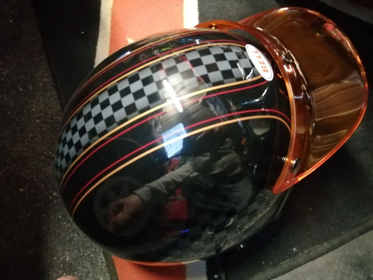 Bell motorcycle helmet - Image 4