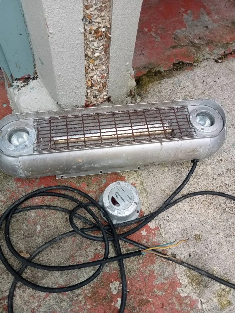 Old heater with two built-in lights - Image 1