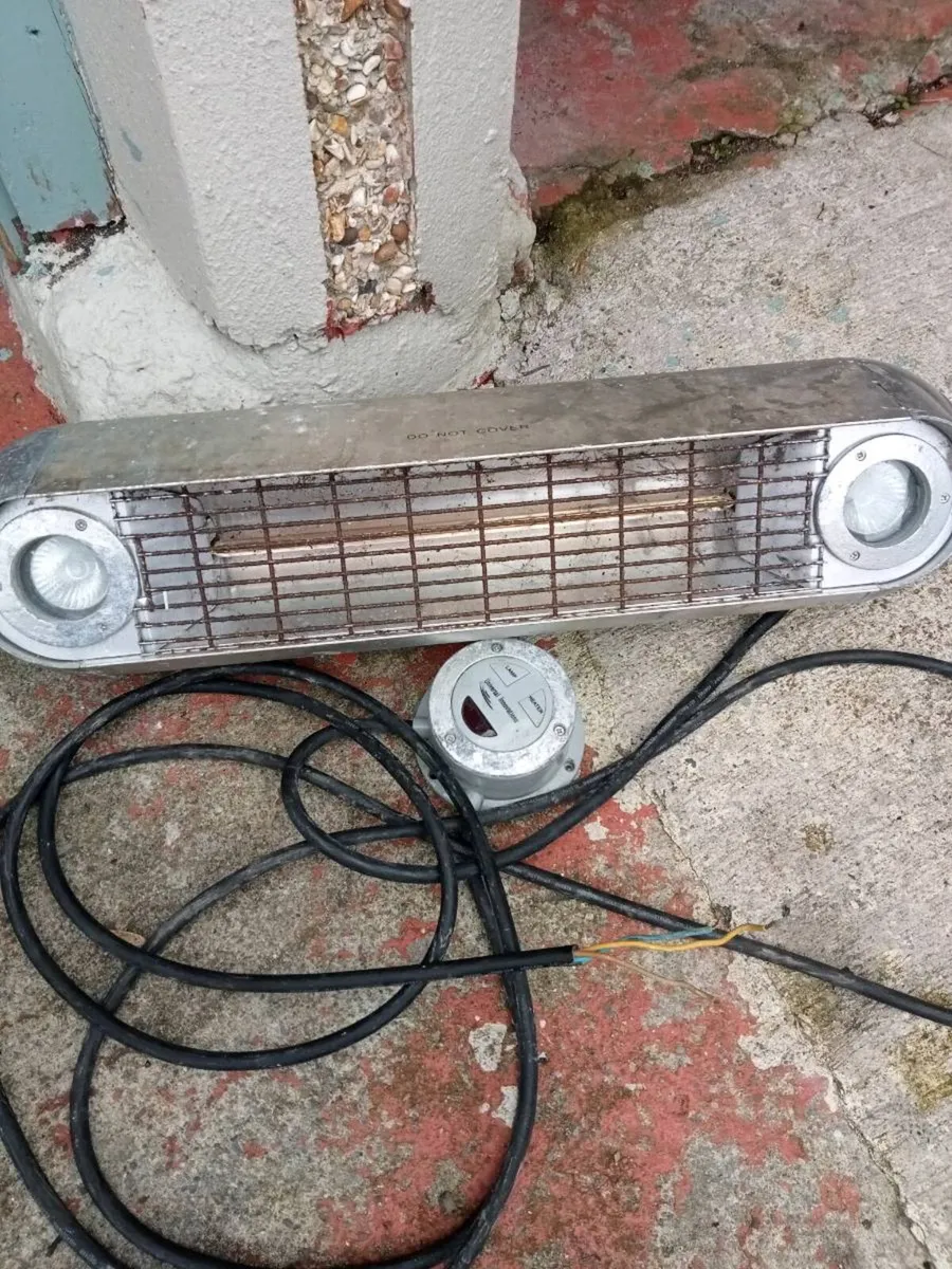 Old heater with two built-in lights - Image 2