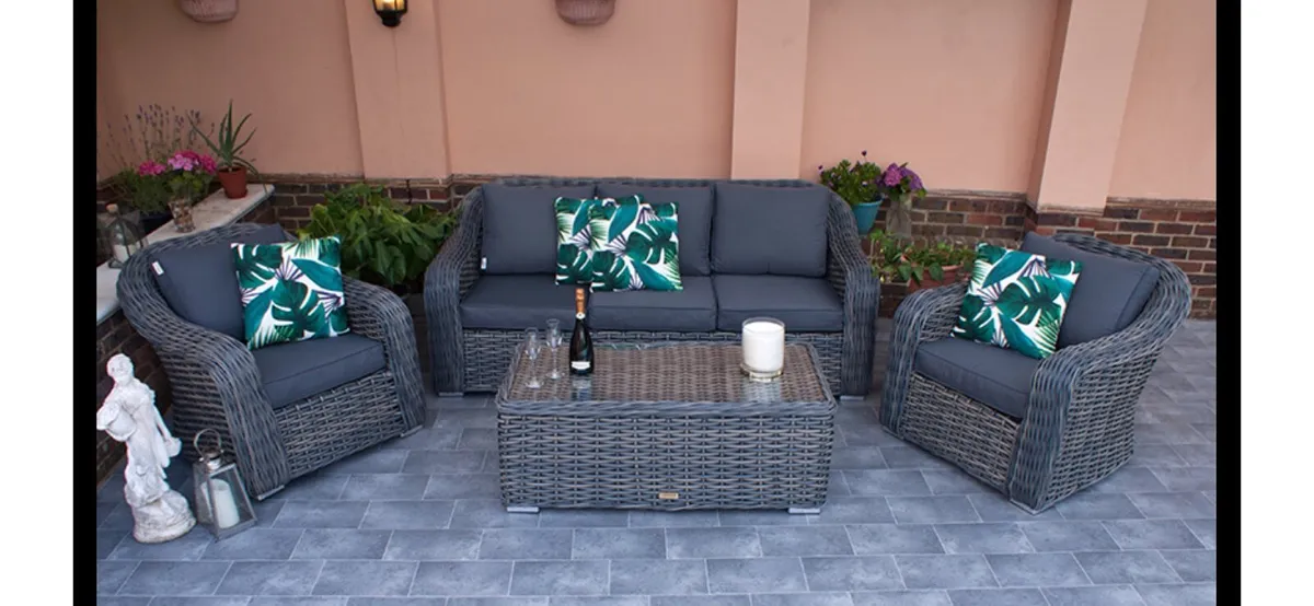 Garden furniture - Image 1