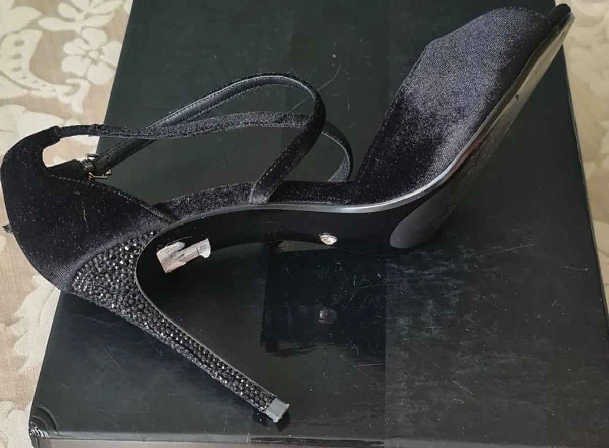 high heels - Image 2