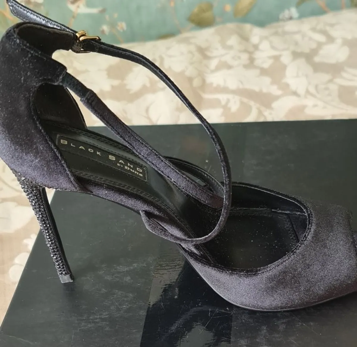 high heels - Image 3