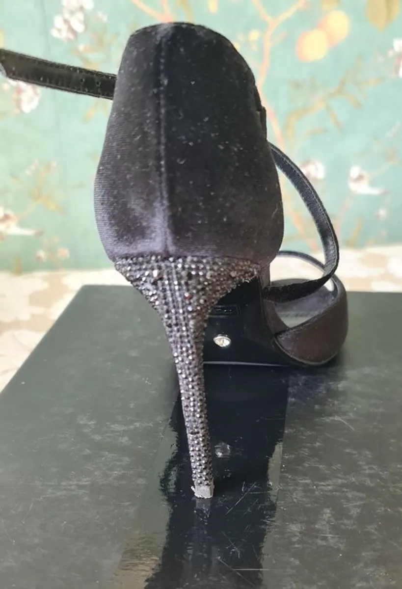 high heels - Image 1