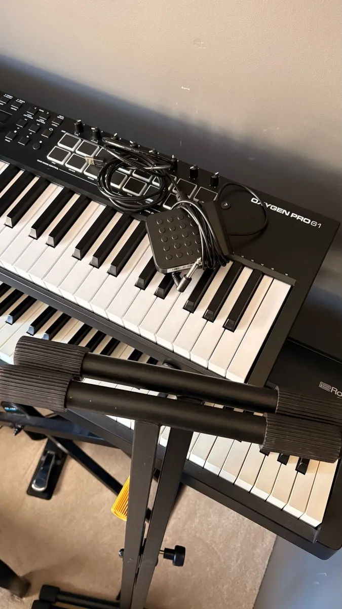 M-Audio Oxygen Pro 61 + Sustain pedal and Stand - Image 4