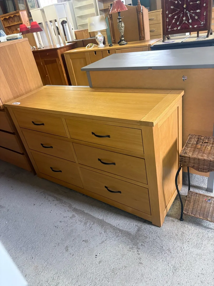 Oak chest of drawers