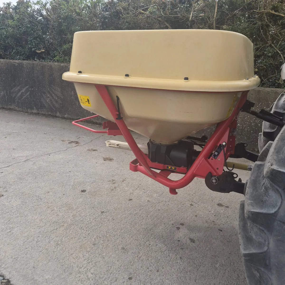 Vicon PS1354 Fertiliser Sower - Image 2