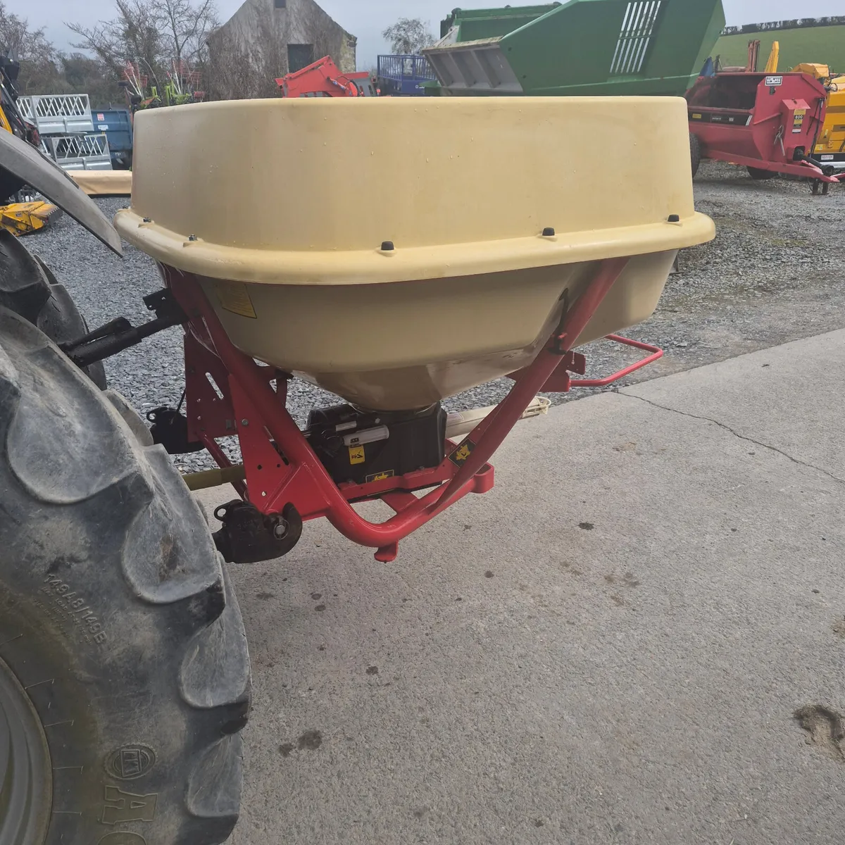 Vicon PS1354 Fertiliser Sower - Image 4