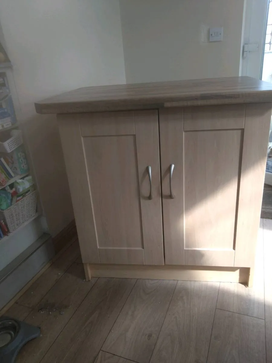 Kitchen Island unit - Image 1