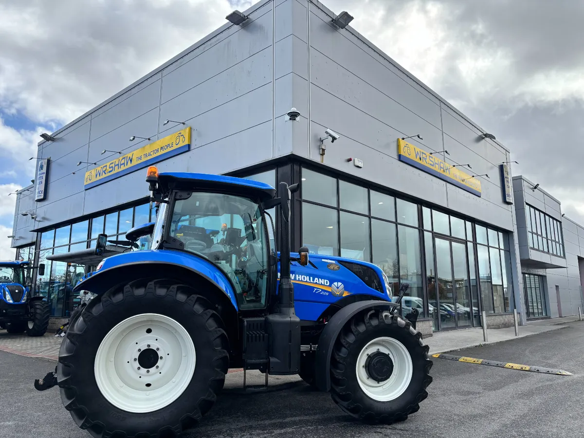 New Holland T7.225 Auto Command-1276hrs - Image 3