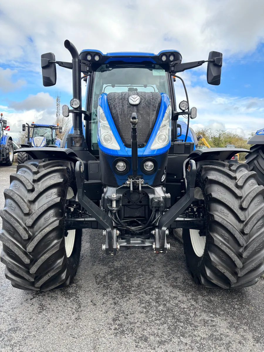 New Holland T7.225 Auto Command-1276hrs - Image 2