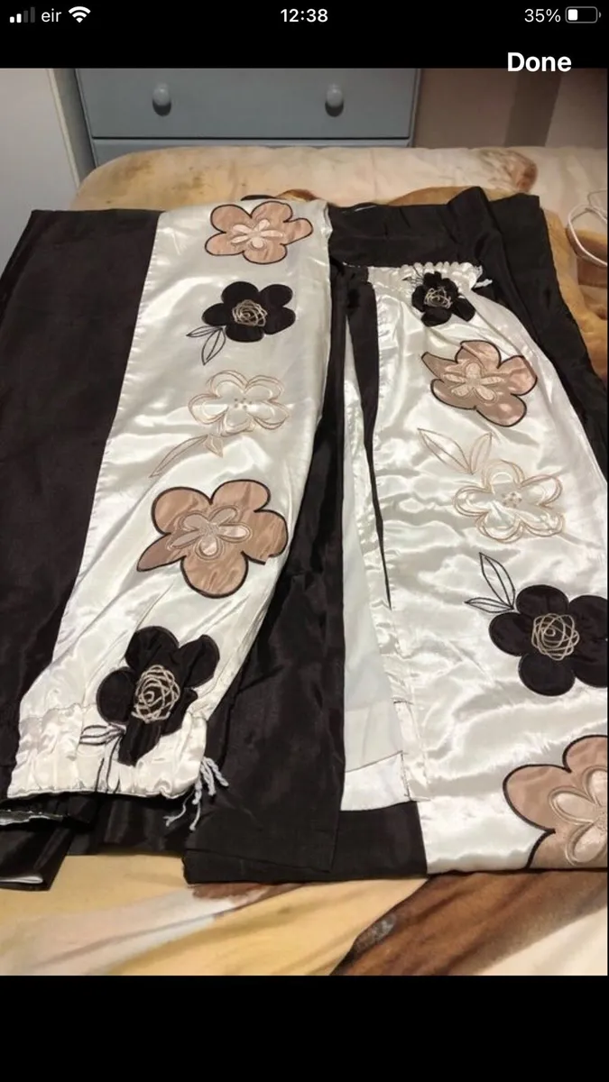 Beautiful curtains roughly 66”x 72” €15 - Image 4