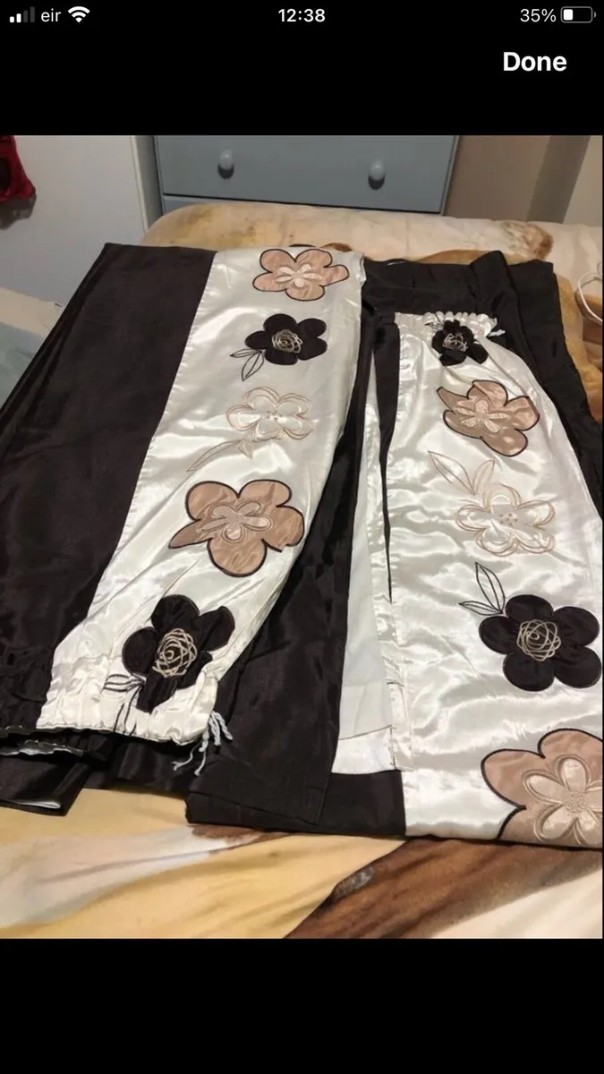 Beautiful curtains roughly 66”x 72” €15 - Image 2