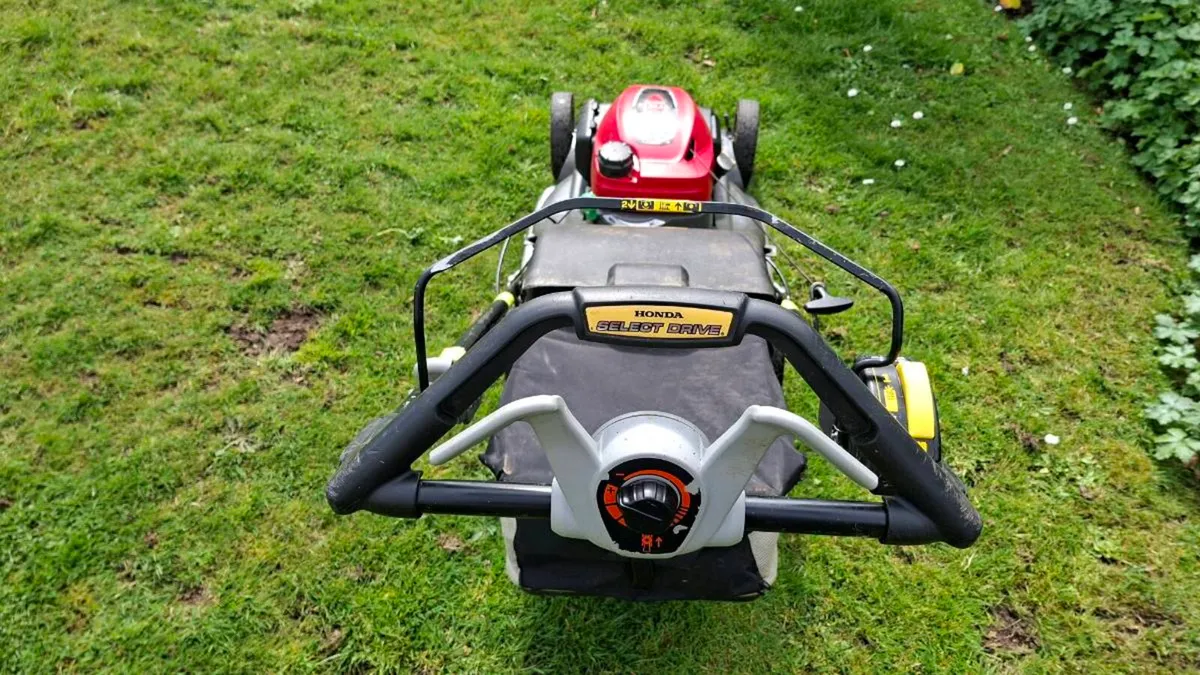 Honda HRX 537 lawn mower - Image 2