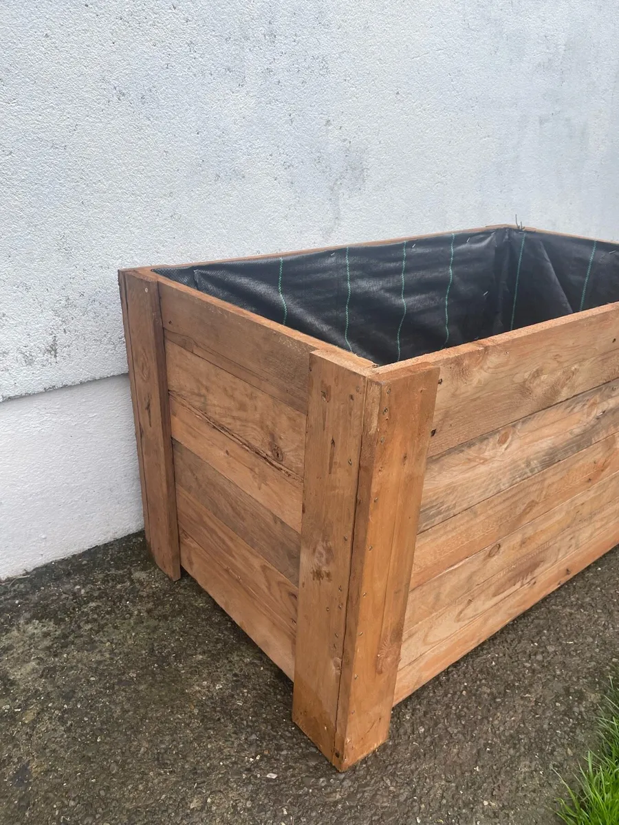 Raised wooden planter - Image 2