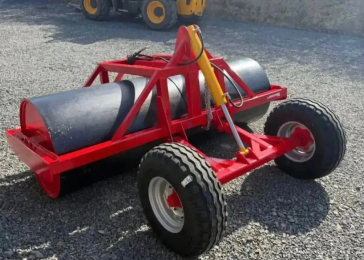 MCKENNA ROAD TOW HYDRAULIC LAND ROLLER 9FT - Image 1