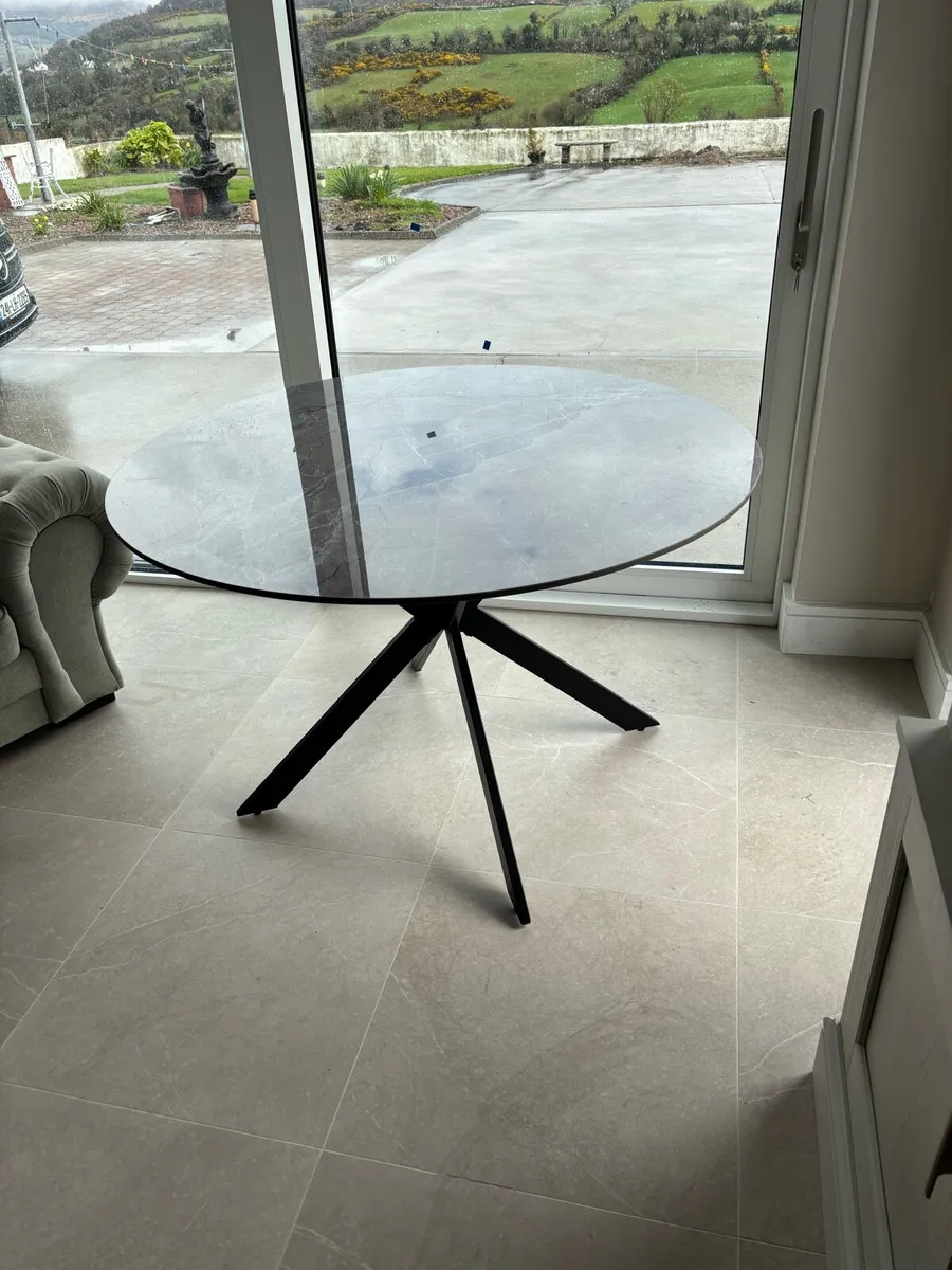 Round Marble table (5 seats) - Image 3