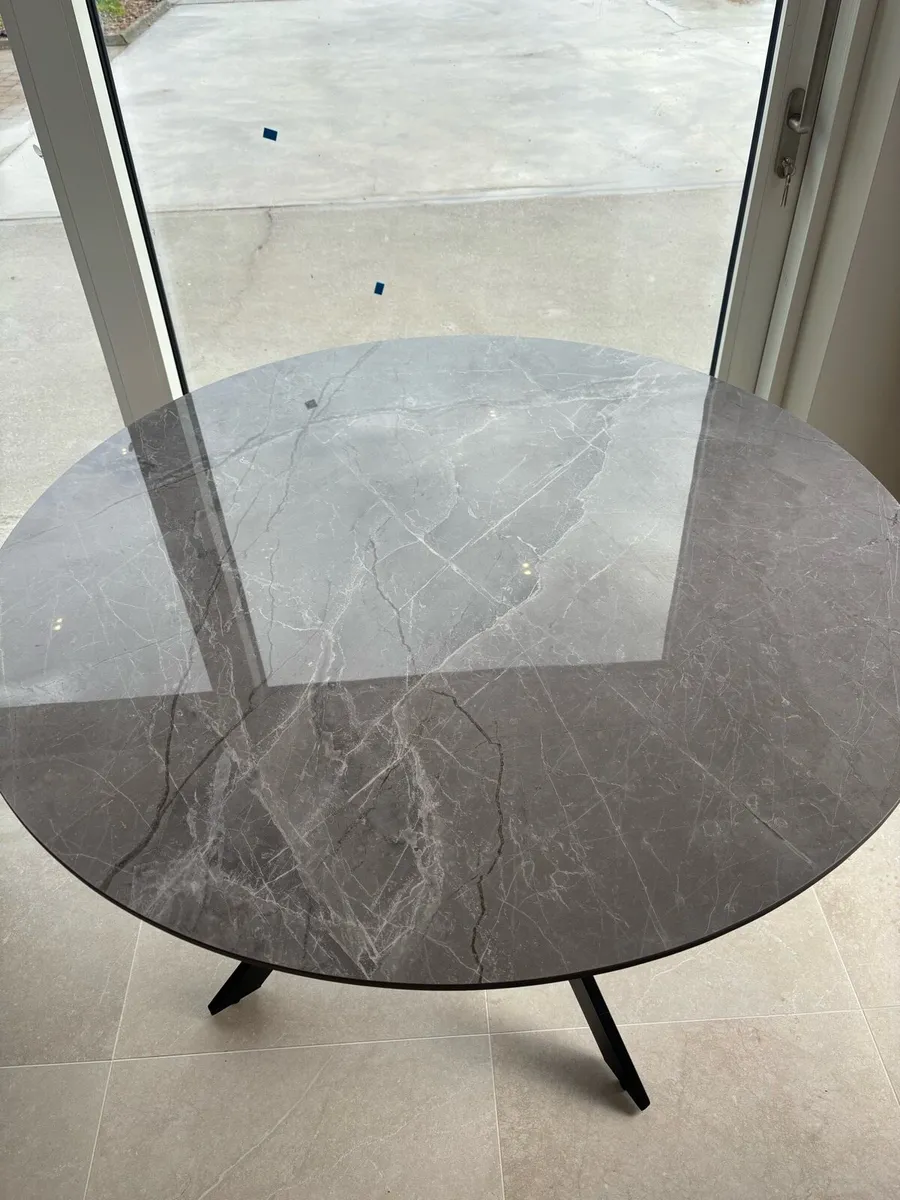 Round Marble table (5 seats) - Image 4