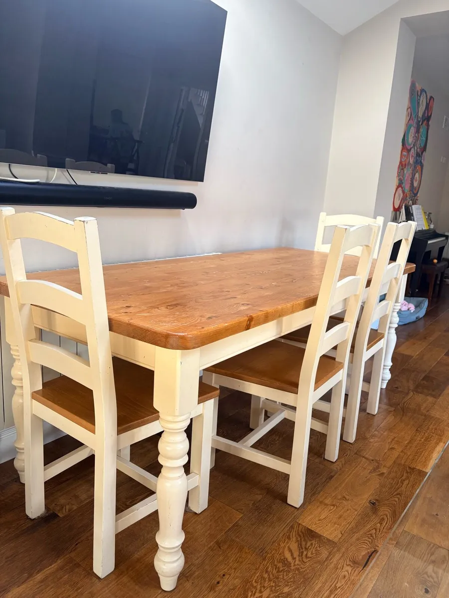 Dining table and chairs - Image 1