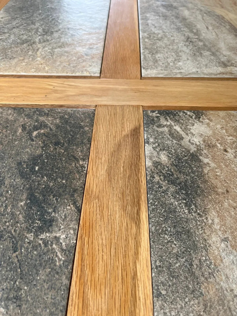 Solid oak dining table and six chairs - Image 2