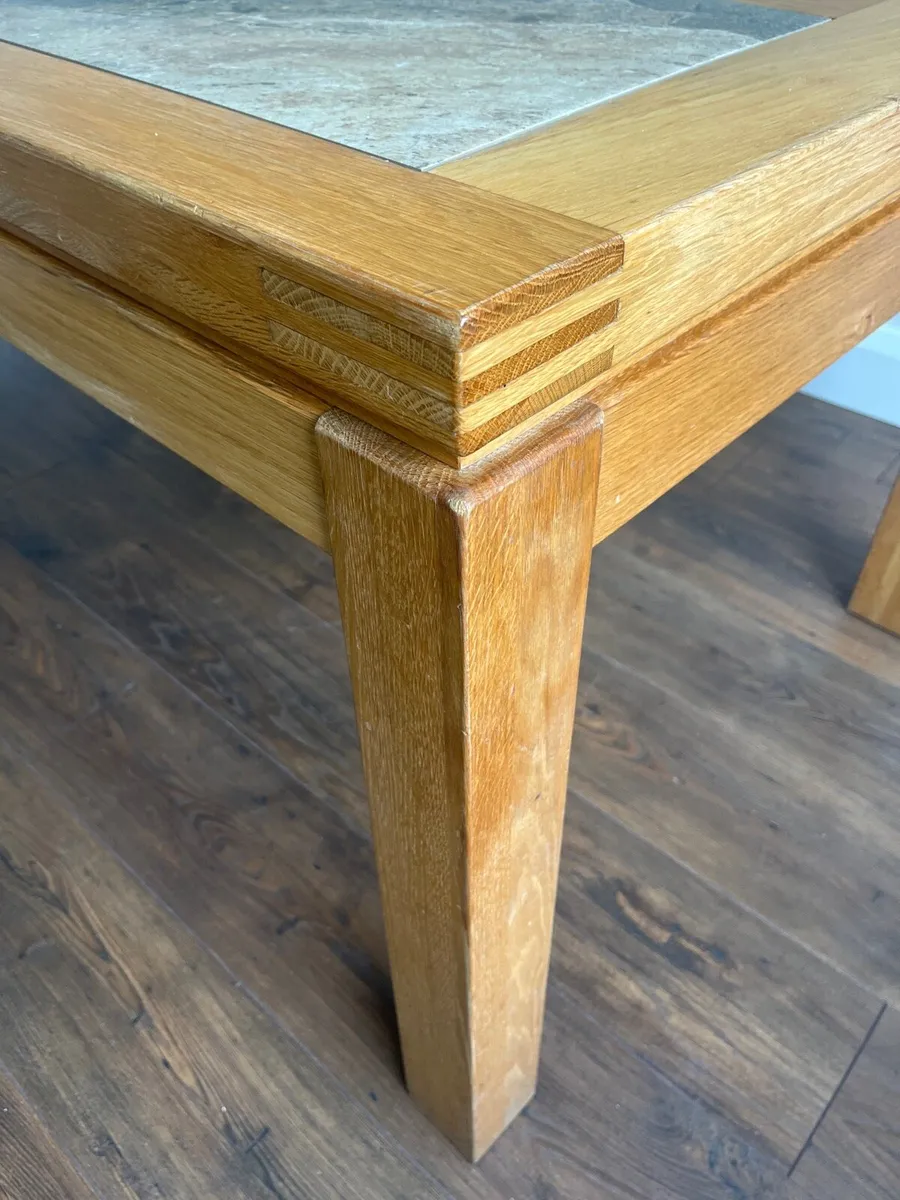 Solid oak dining table and six chairs - Image 3