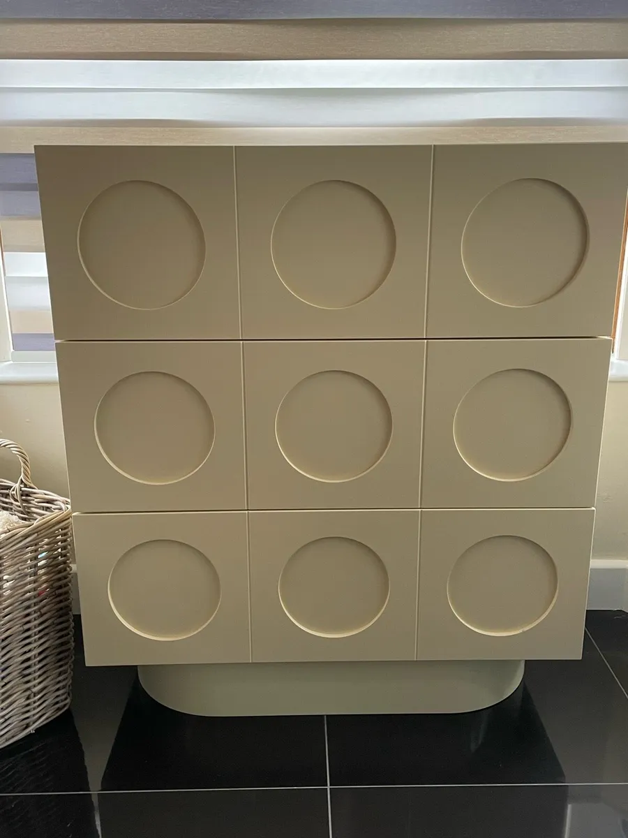 Chest of drawers - Image 1