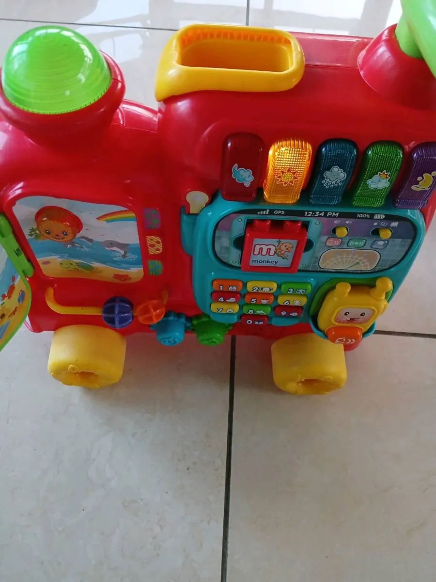 Vtech alphabet train + trailer - Image 3