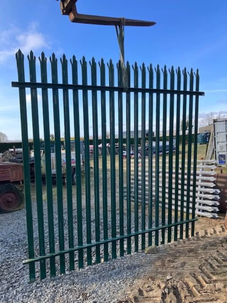 Palisade  Fencing  Galvanised /Powder  Coated - Image 1