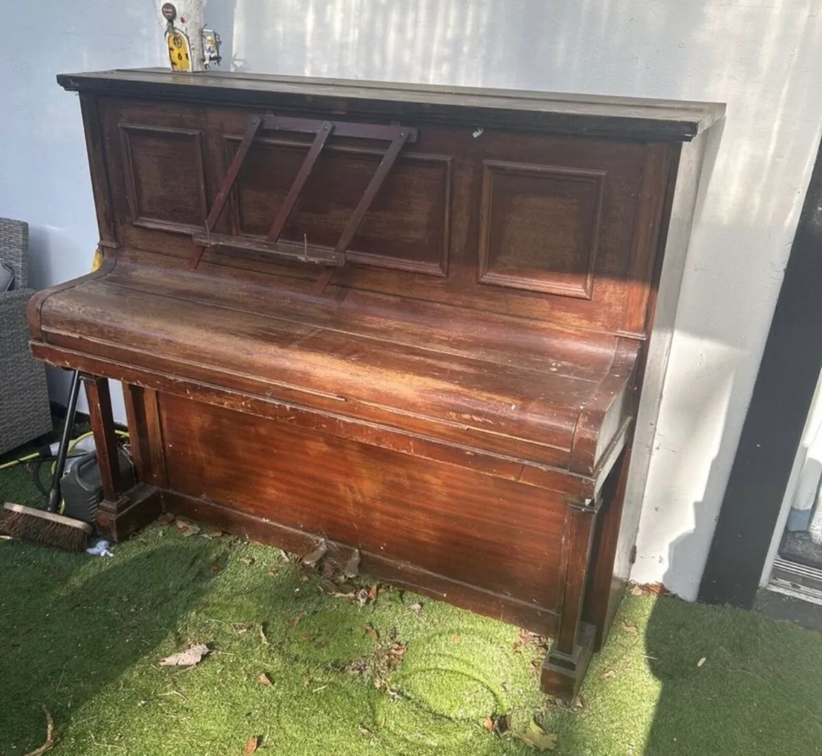 Old piano