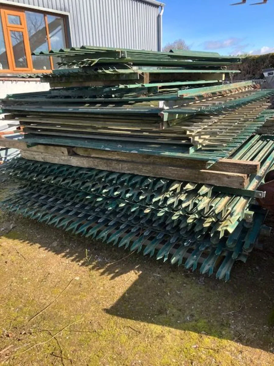 Palisade  Fencing  Galvanised /Powder  Coated - Image 3