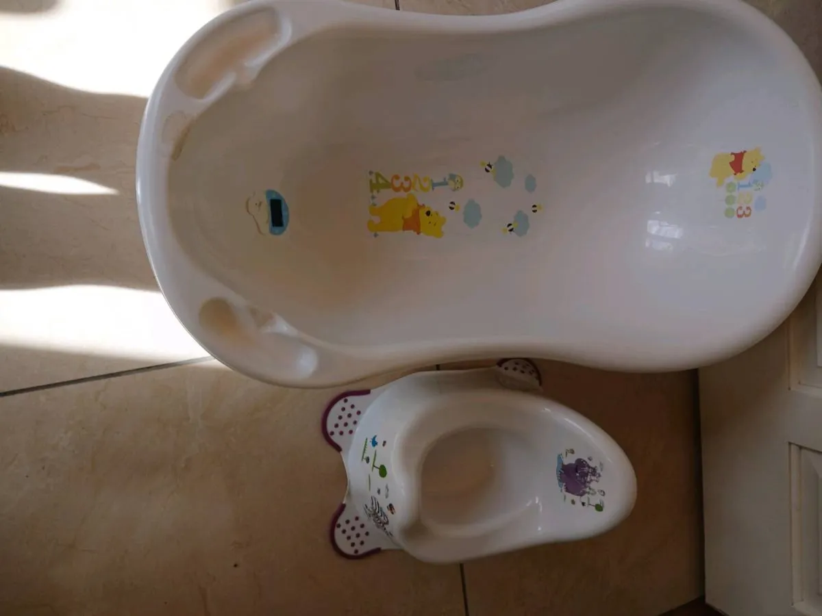 Baby bath + potties. - Image 2