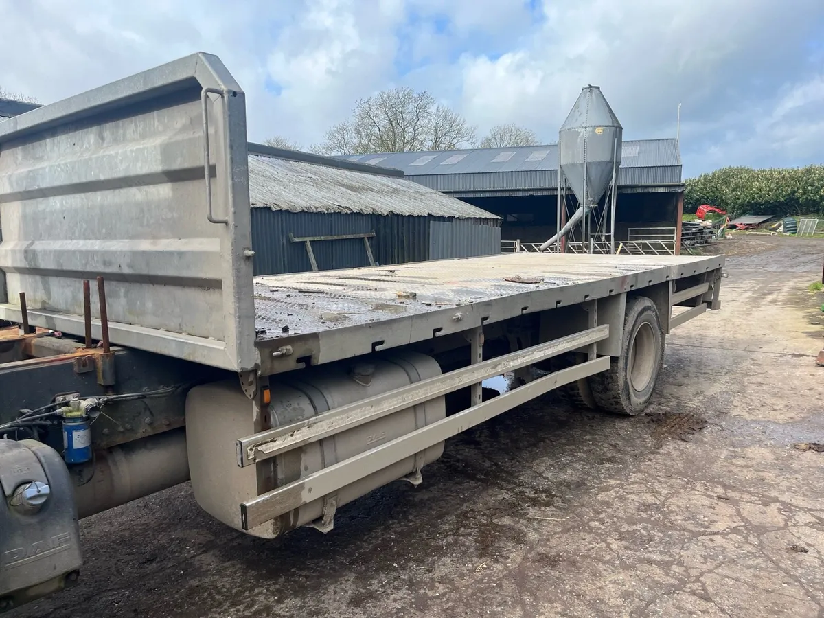 DAF cf 250 flat body - Image 4