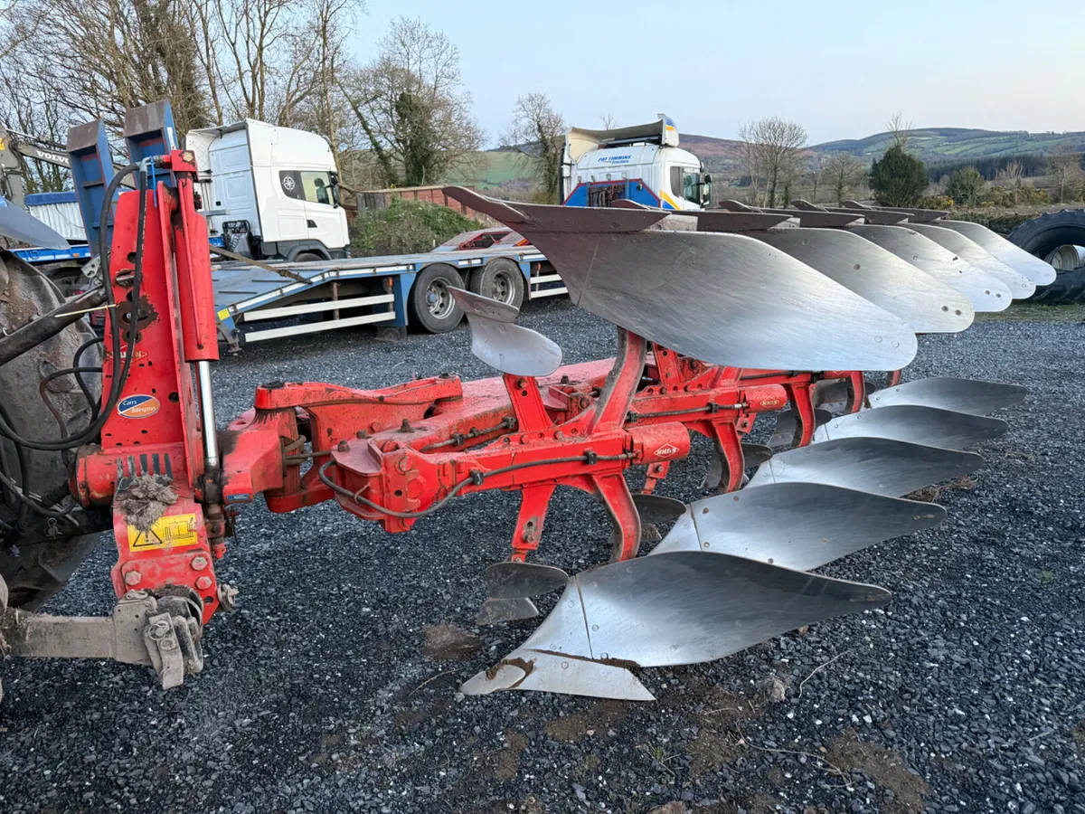 Kuhn 5 Furrow Plough €12950 No Vat - Image 1