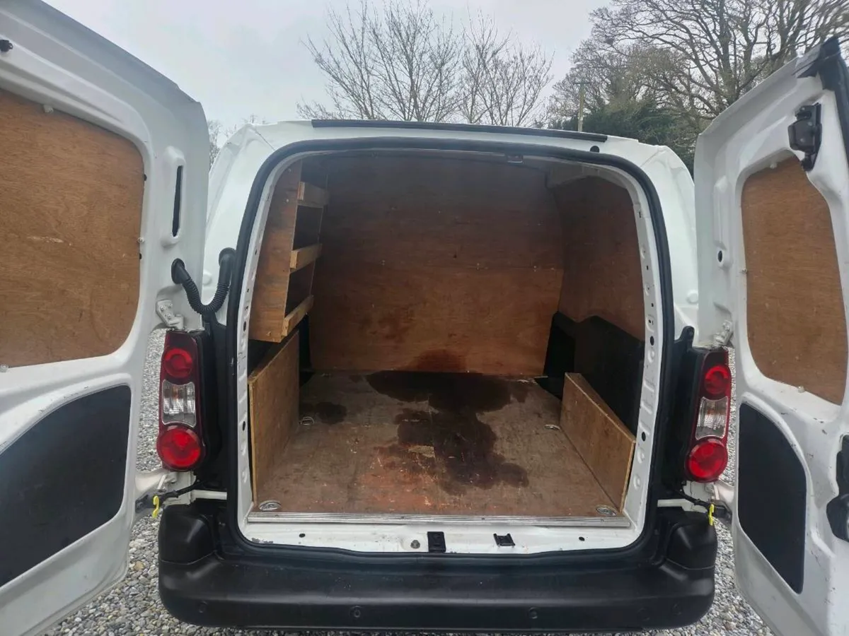 Citreon  berlingo 3 seater - Image 4