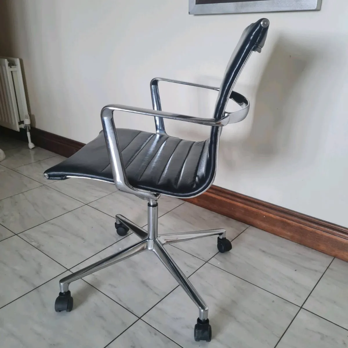 Black meeting executive office chairs - Image 4