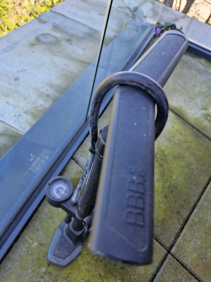 Bike lock & pump - Image 1