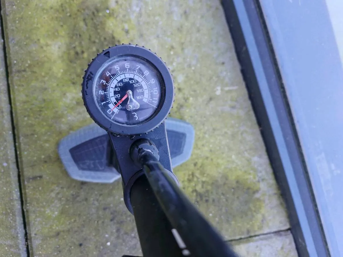 Bike lock & pump - Image 2