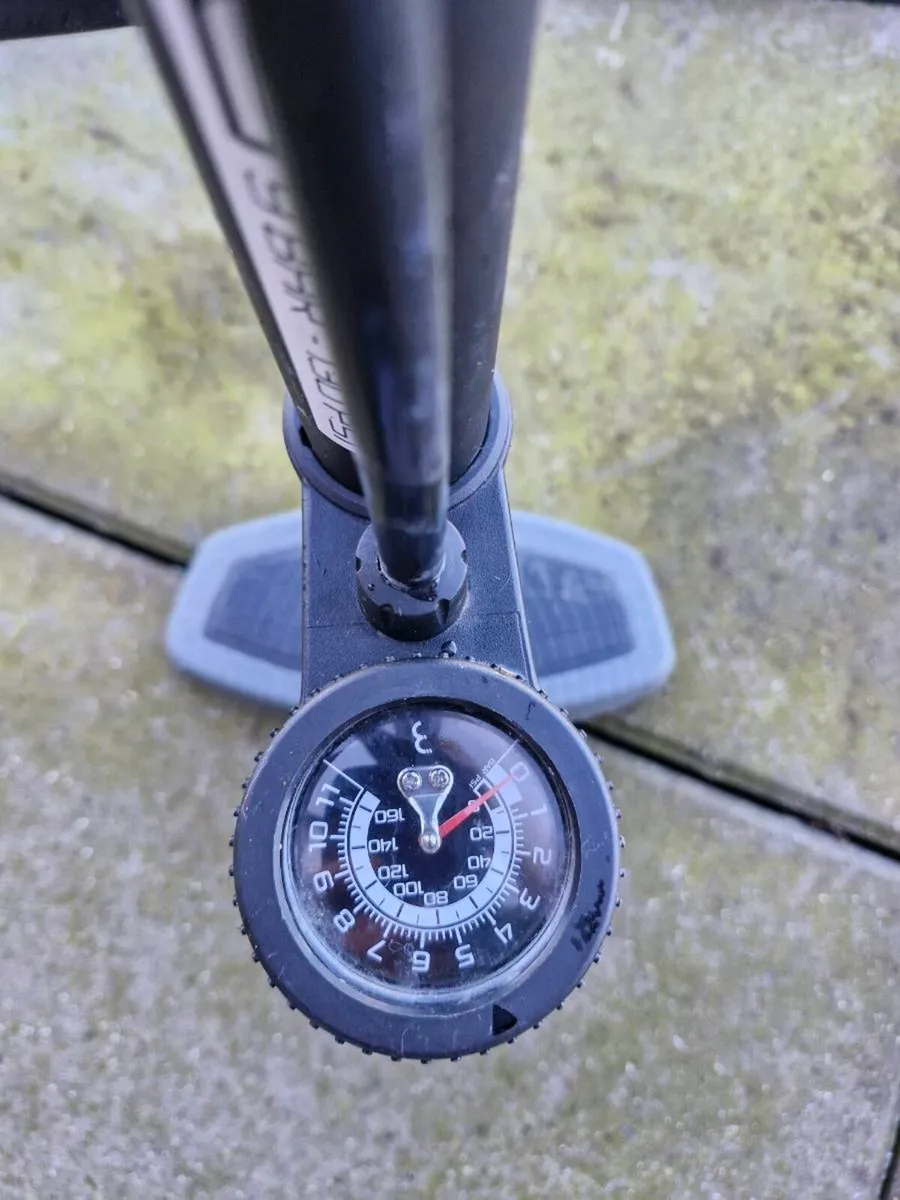 Bike lock & pump - Image 4