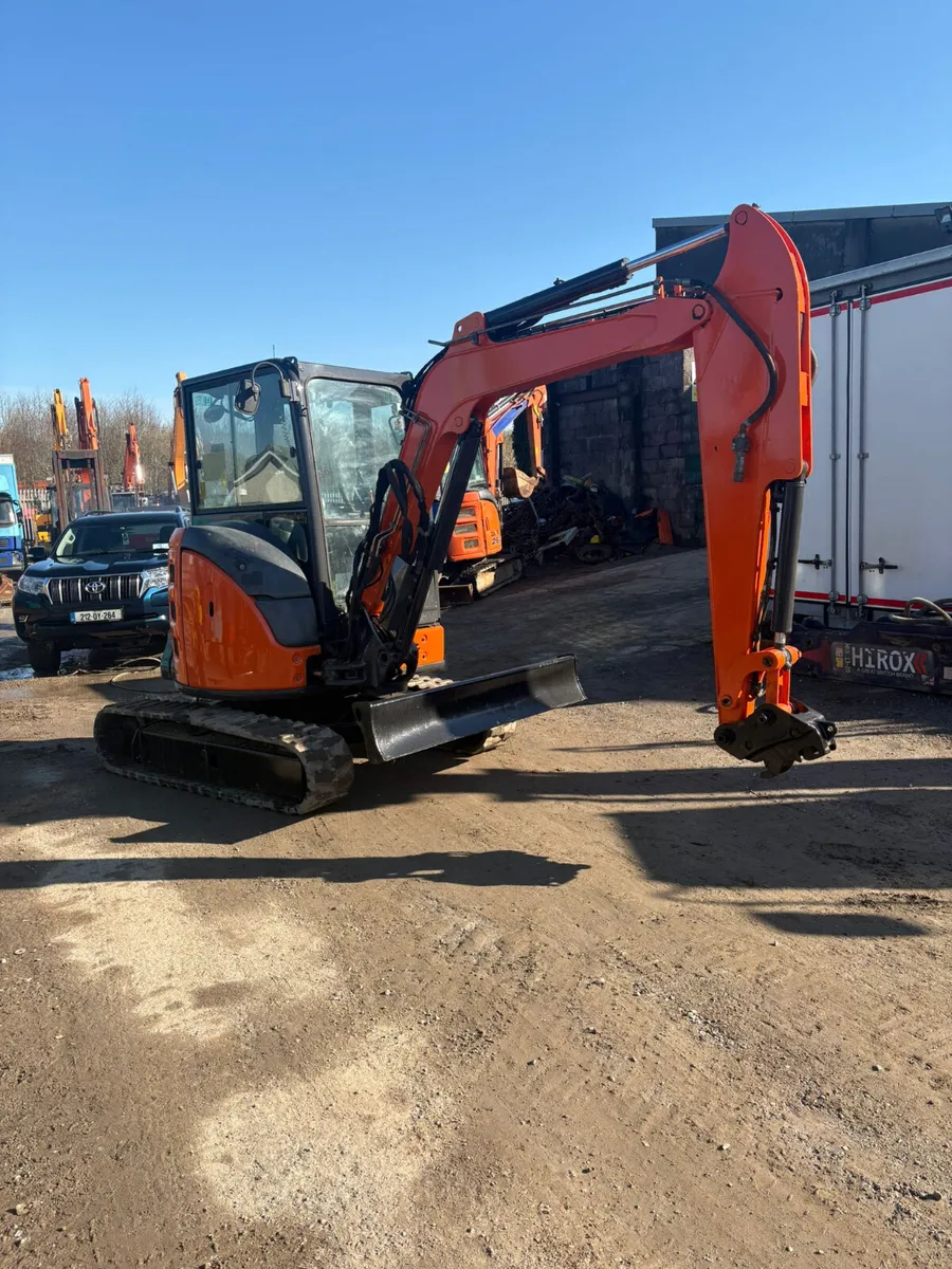 Hitachi  38U-5 - Image 1