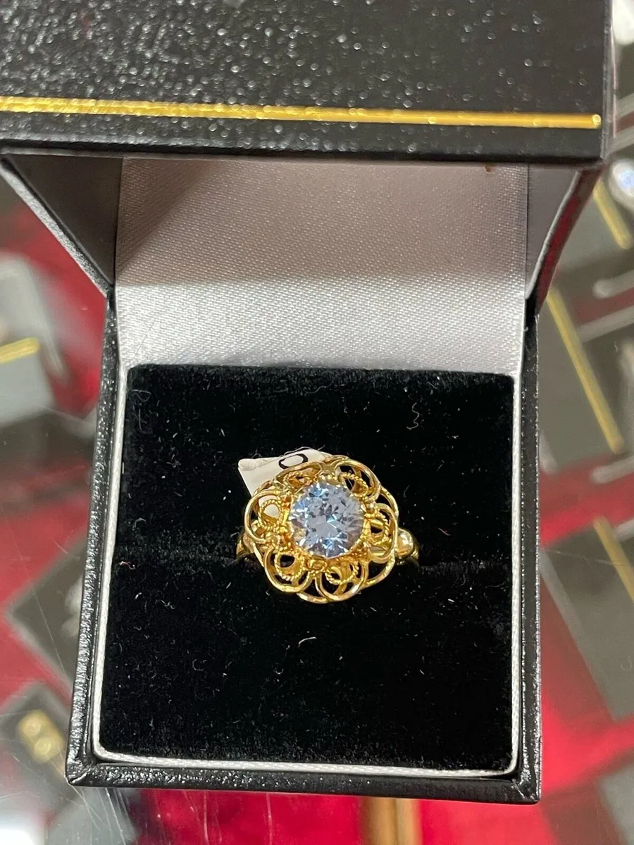 18k gold blue stone ring. - Image 1