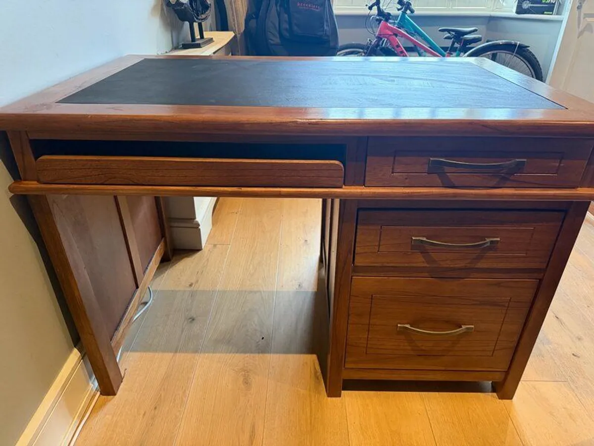 Office Desk - Image 1