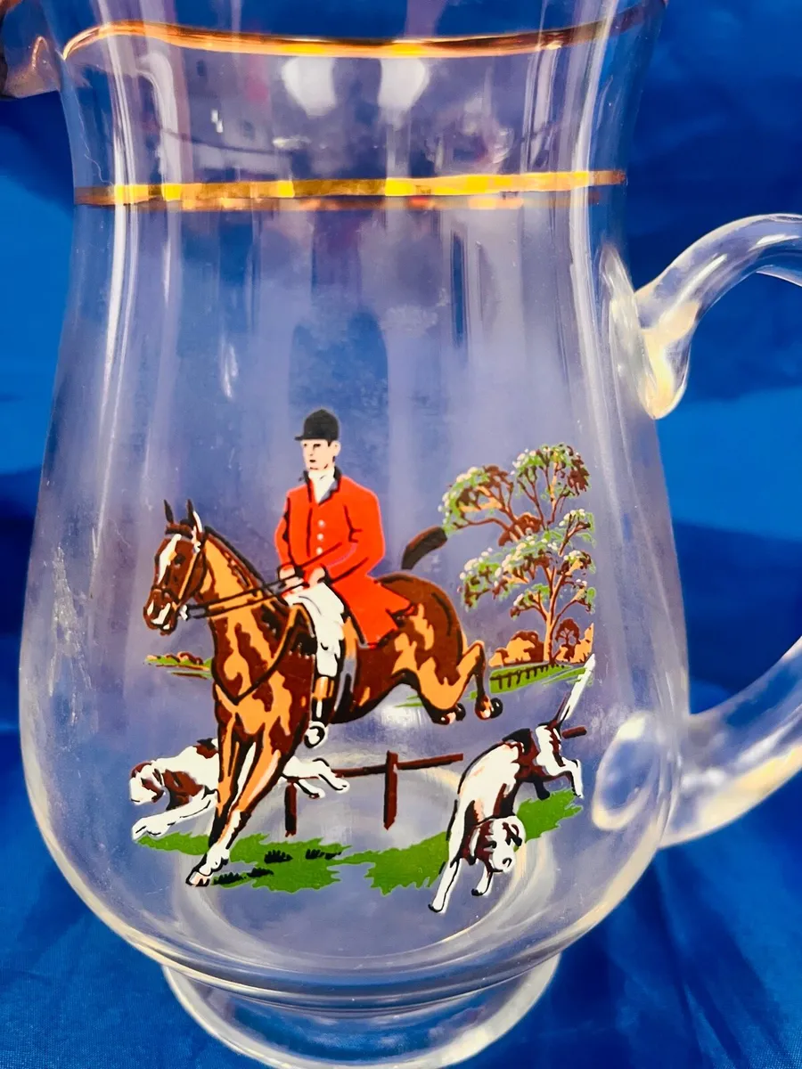 Glass jug with hunting scene - Image 2