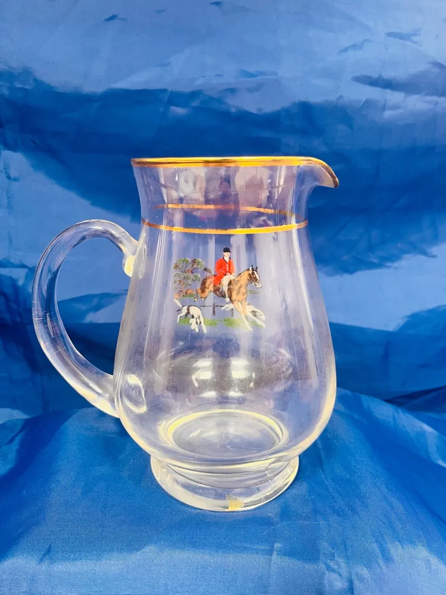 Glass jug with hunting scene - Image 3