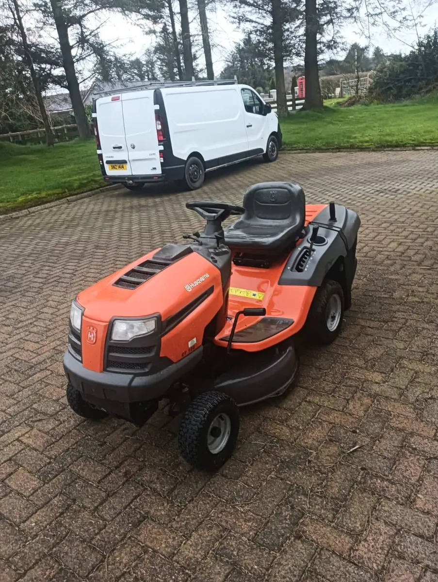 Ride on lawnmower - Image 1