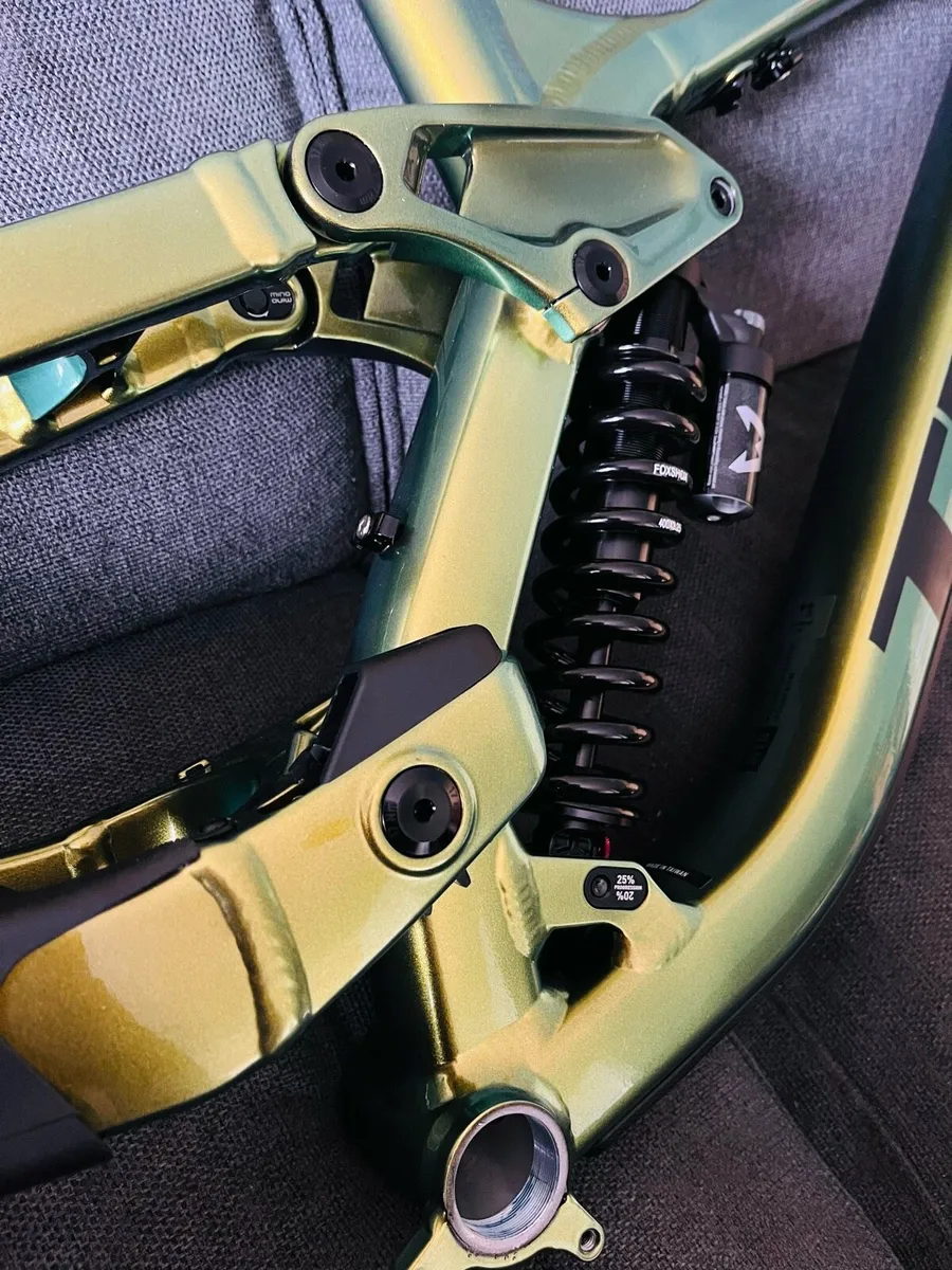 Downhill bike - Image 2