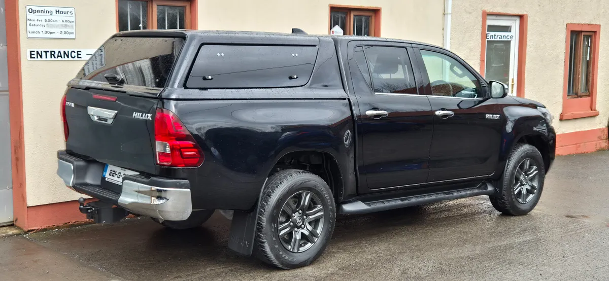 Toyota Hilux SR5 2022 Manual 2.8 Price Plus Vat - Image 4